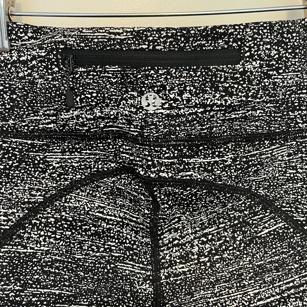 LULU LEMON RUNNING LEGGING SIZE 4 - Picture 4 of 5